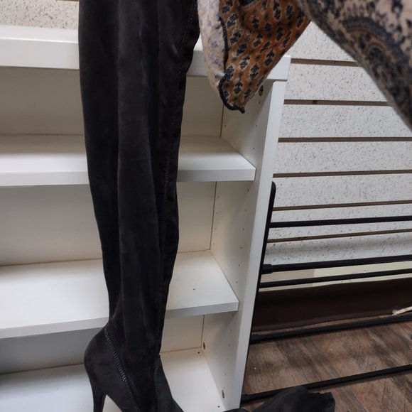 Grey suede knee-high boots with very high heels in size 6 - - Picture 3 of 4